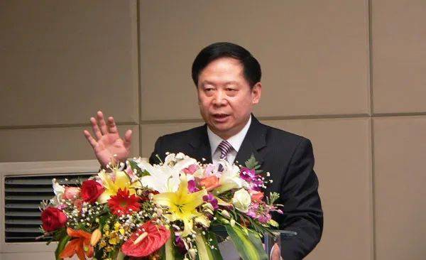 河南省政府原秘书长郭洪昌，参与赌博，非法收受巨额财物