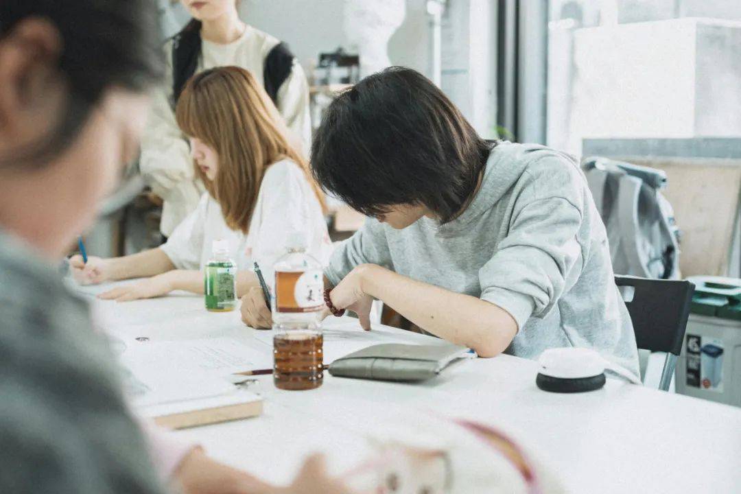 在日本，不婚先从普通人开始
