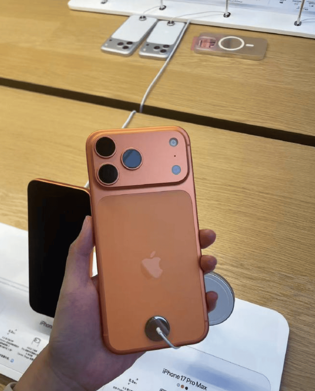 iPhone 17 Pro被黄牛拒收：“卖的人多，货太多了”