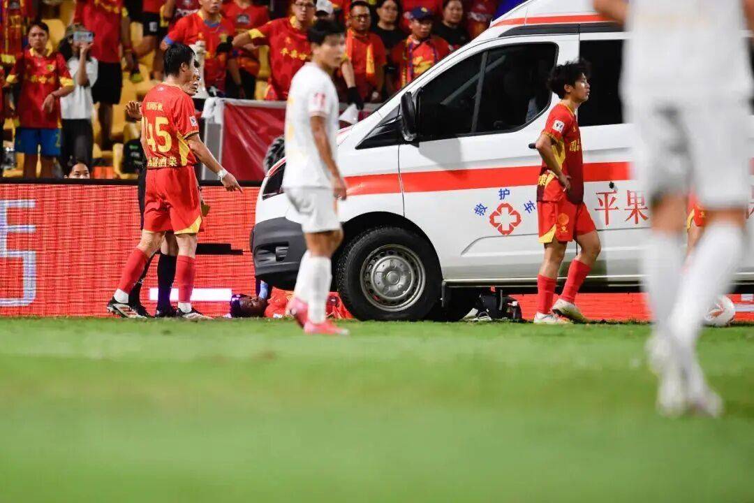中国足协回应广西外援重伤事件：定性黄牌合理，VAR“黑屏”非故障