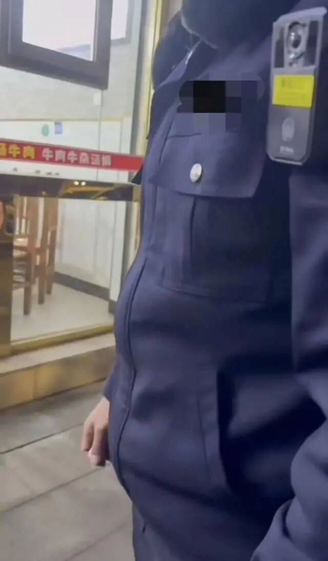 四川乐山“续面事件”新进展：面馆涉嫌违法，民警处警不规范交督察部门处理，顾客获500元补偿已捐赠